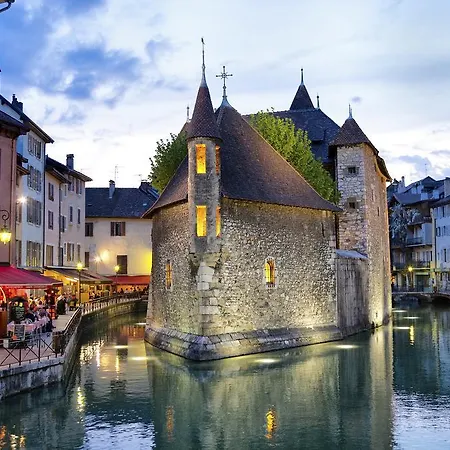 Comfort Les Hauts D'annecy 3* 阿讷西